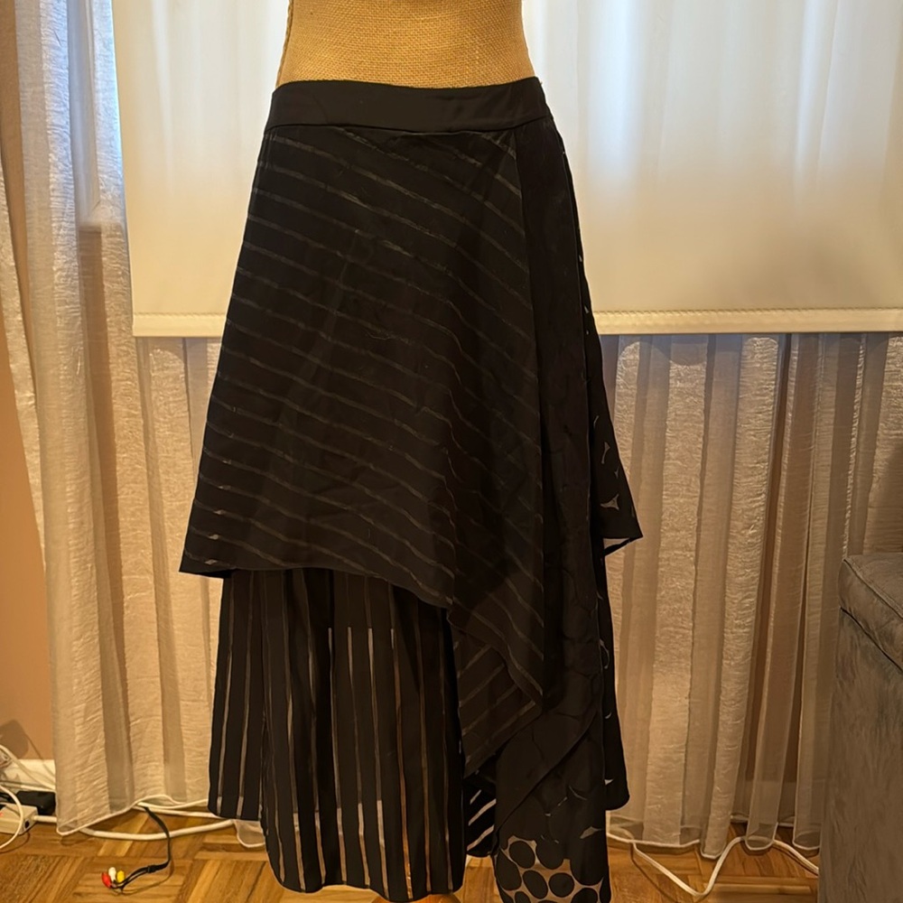 Diane Von Furstenberg fabulous double lair unique skirt, size 10